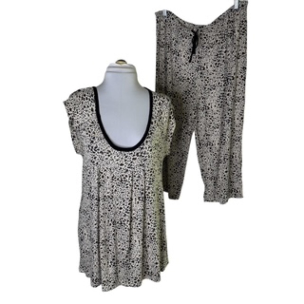Ellen Tracy 2pc Animal Print Deep Scoop Neck Top Capri Pant Sleepwear Size M